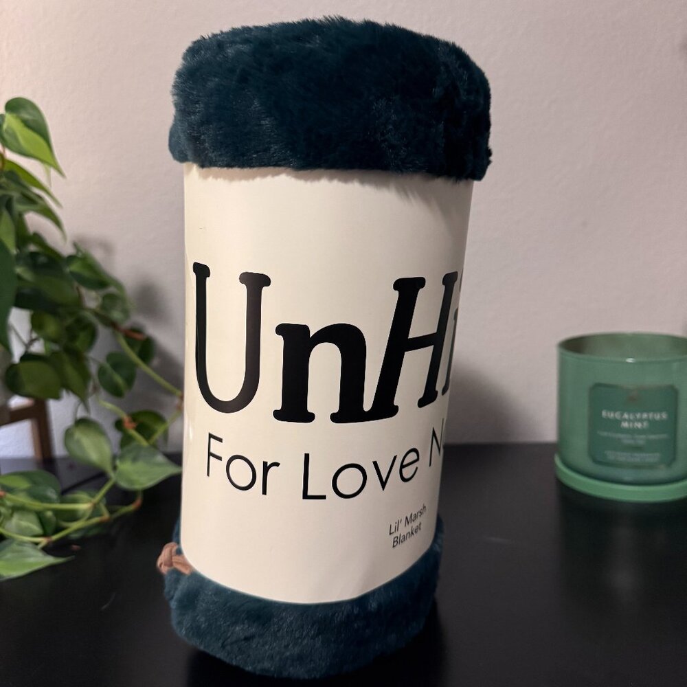 UnHide Little Marsh Faux Fur Blanket Emerald Kitten New With Tags